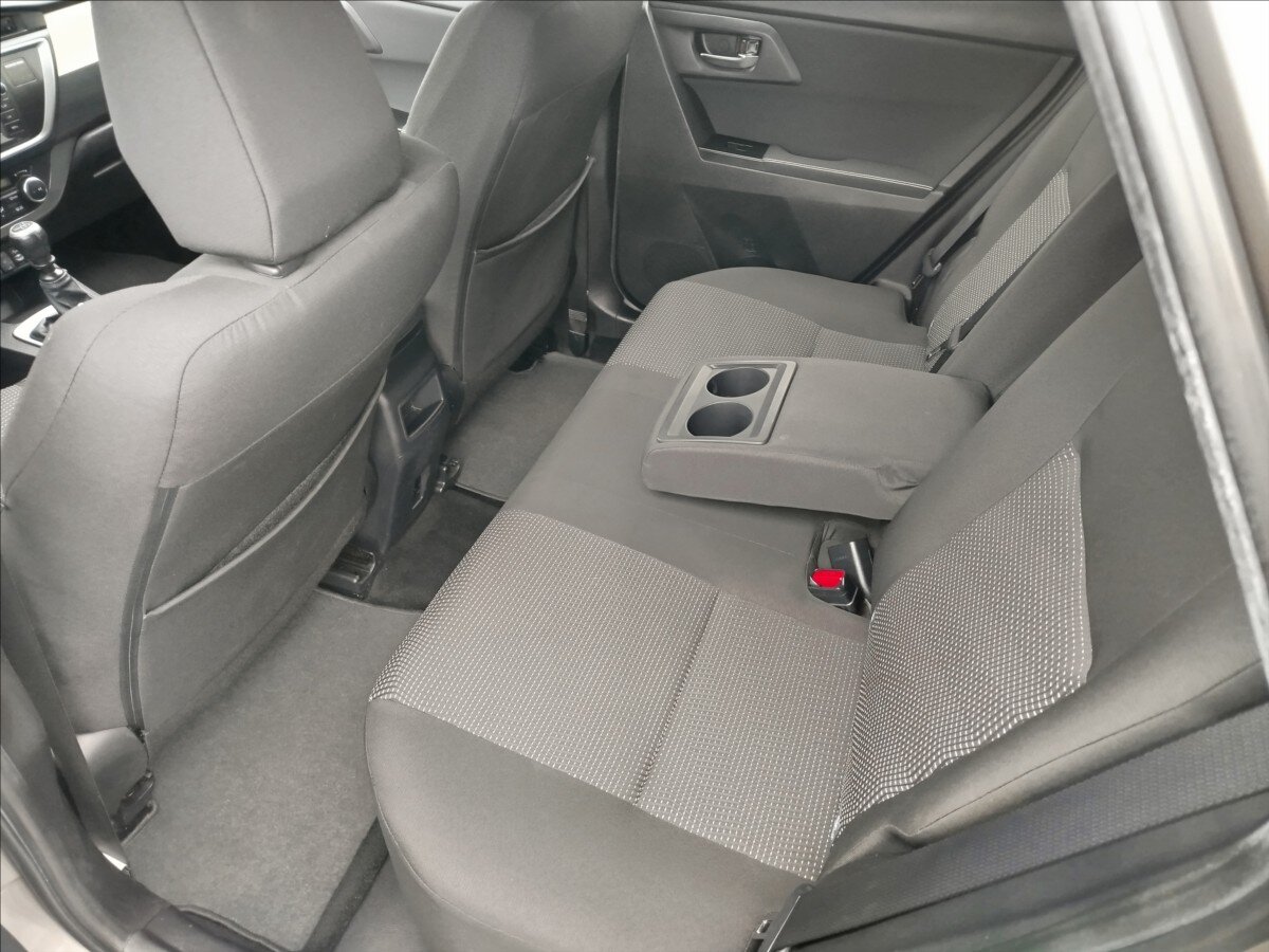 Toyota Auris Kombi 2,0 l 91 kw