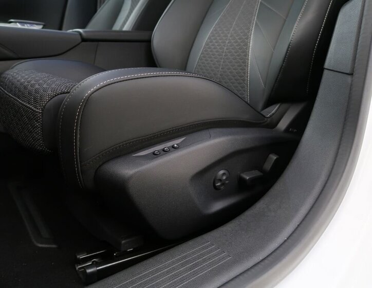 DS Automobiles DS4 Hatchback 1,2 l 100 kw