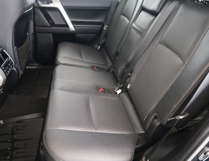 Toyota Land Cruiser 10