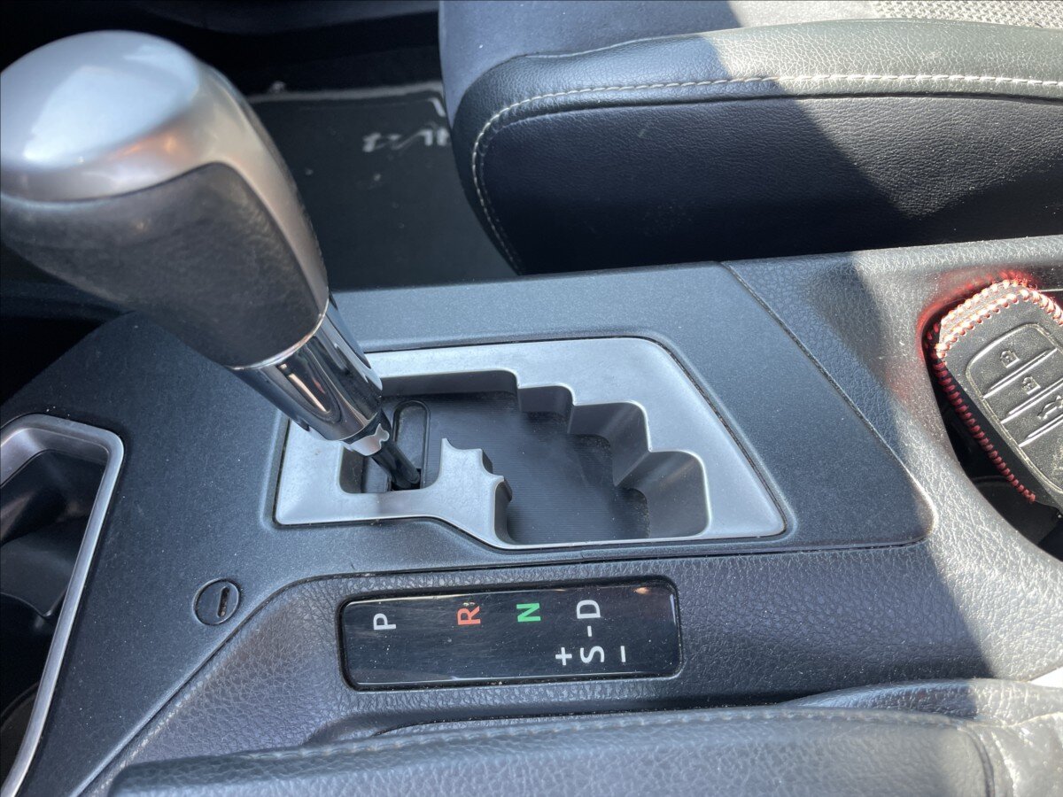 Toyota RAV4 SUV / Terénní 2,5 l 145 kw