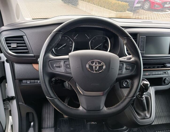 Toyota ProAce Verso 16