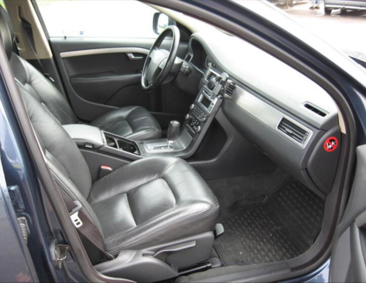 Volvo XC70 8