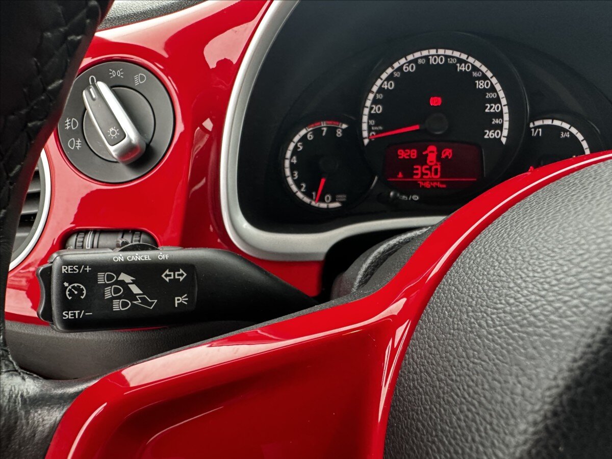 Volkswagen Beetle Hatchback 1,2 l 77 kw