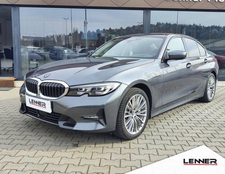 BMW Řada 3 Sedan / Limuzína 2,0 l 215 kw