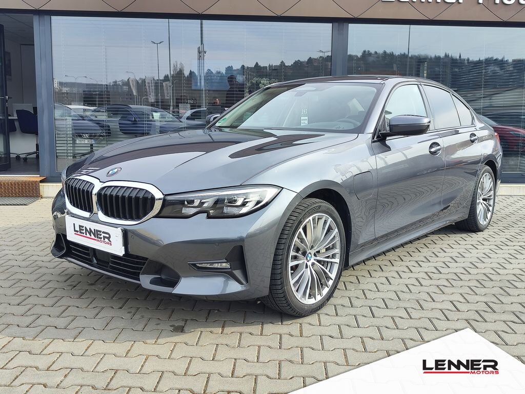 BMW Řada 3 Sedan / Limuzína 2,0 l 215 kw