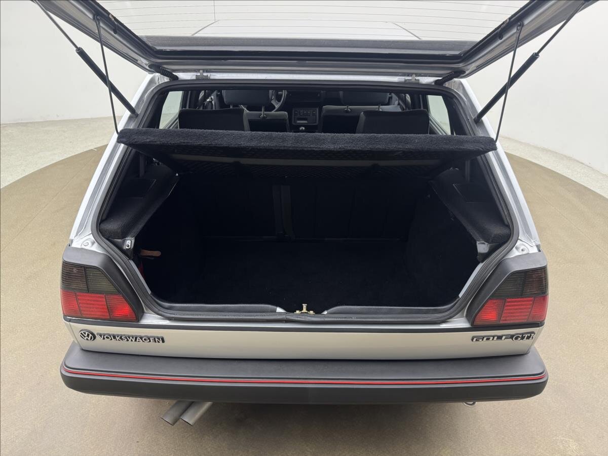 Volkswagen Golf Sedan / Limuzína 1,8 l 79 kw