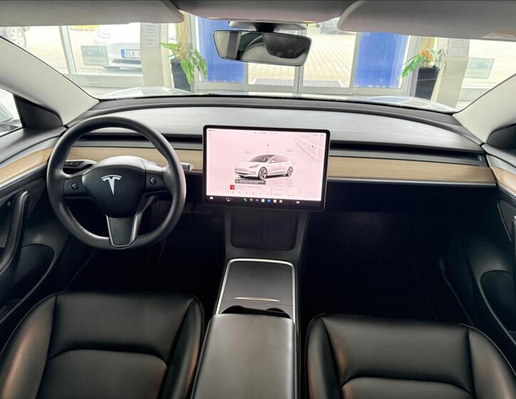 Tesla Model 3 9