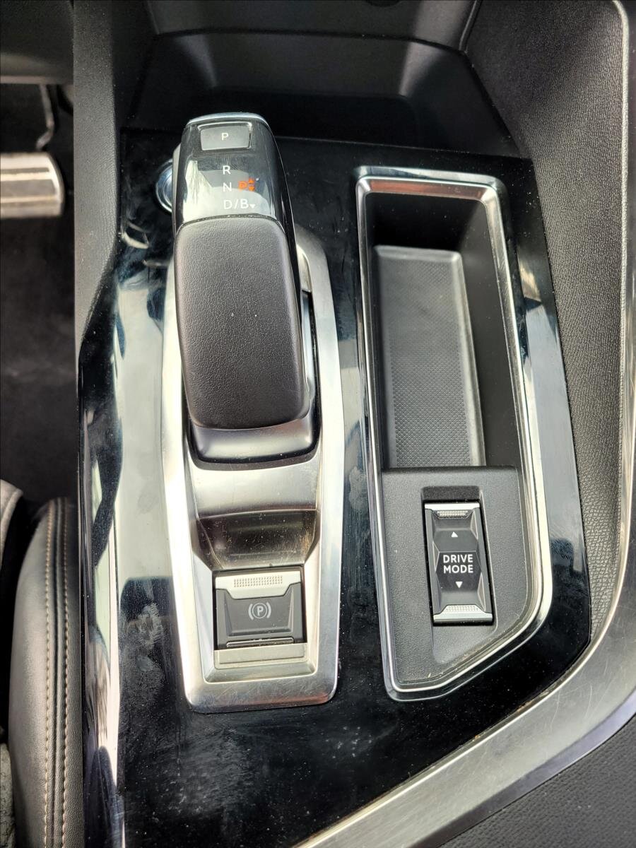 Peugeot 3008 SUV / Terénní 1,6 l 165 kw