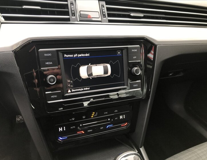 Volkswagen Passat Sedan / Limuzína 1,5 l 110 kw