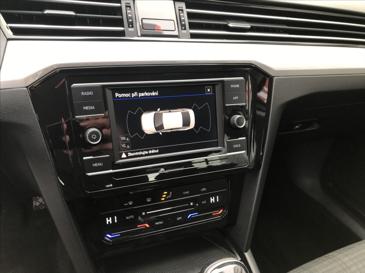 Volkswagen Passat Sedan / Limuzína 1,5 l 110 kw