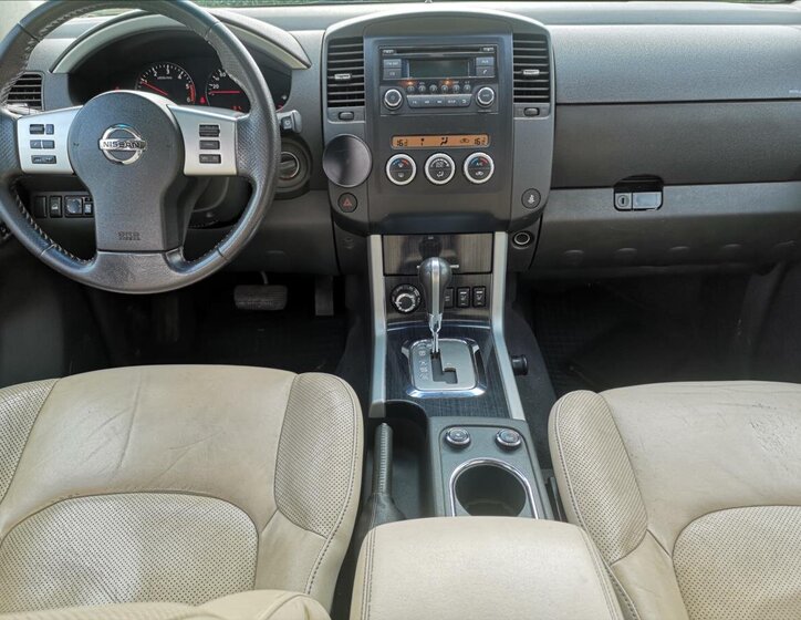 Nissan Pathfinder Kombi 2,5 l 140 kw