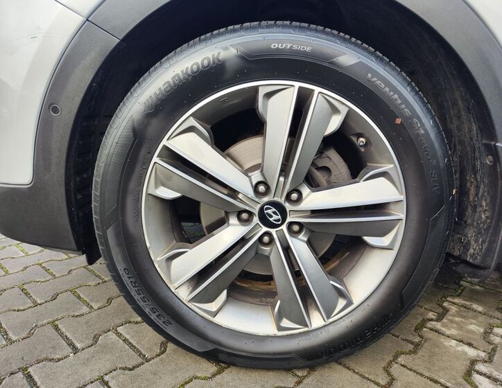 Hyundai Grand Santa Fe 45