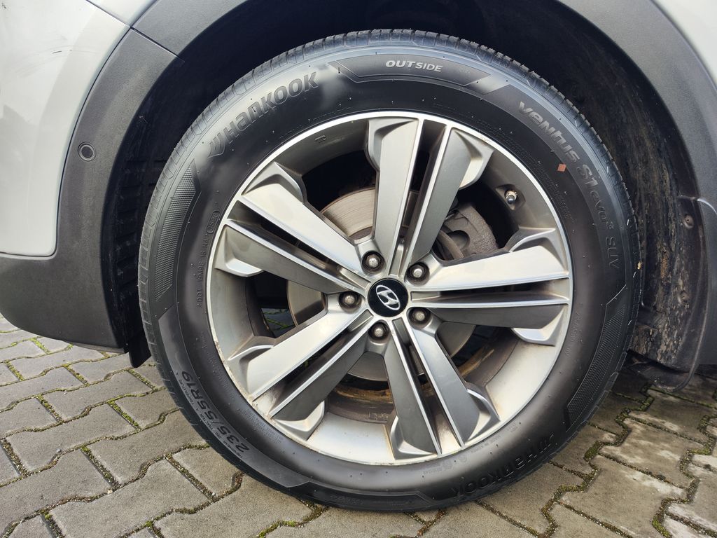 Hyundai Grand Santa Fe