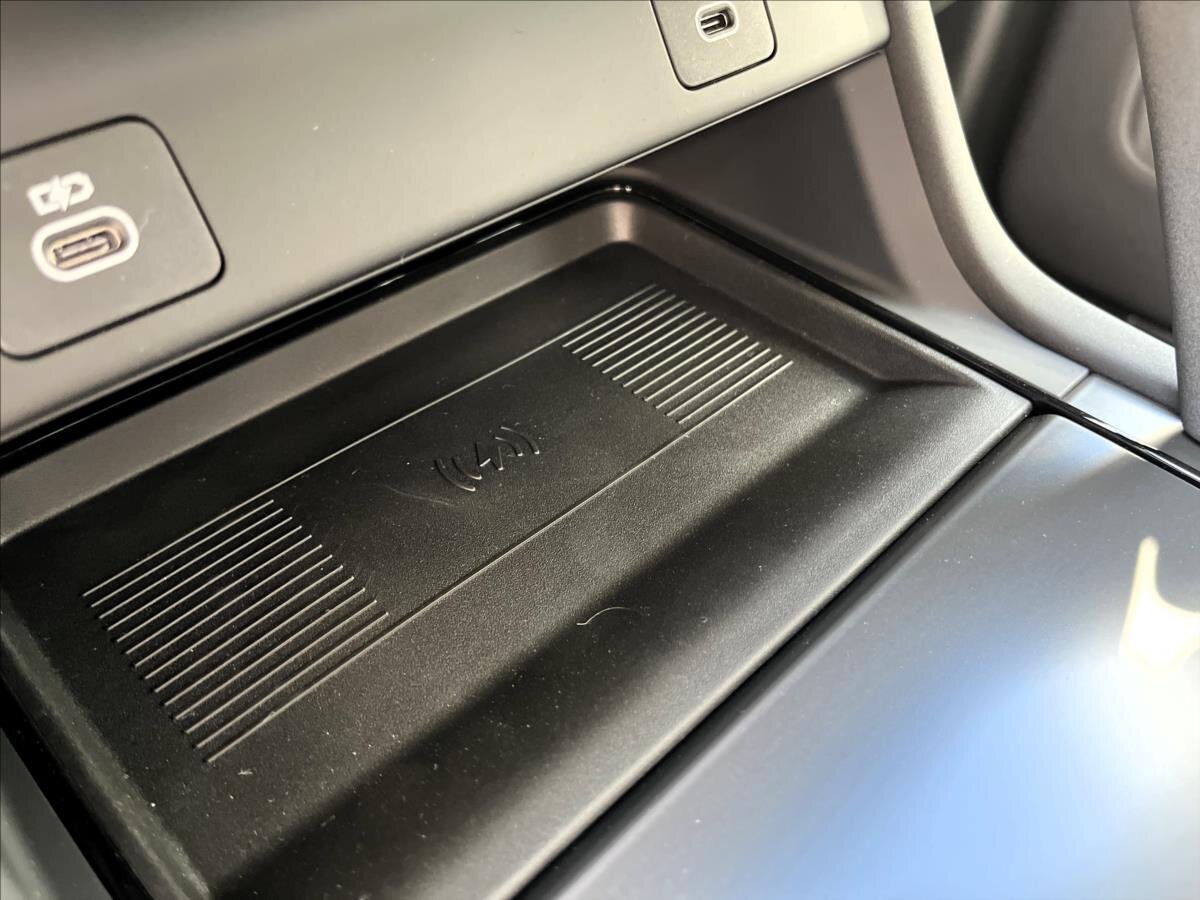 Land Rover Discovery Sport SUV / Terénní 2,0 l 120 kw