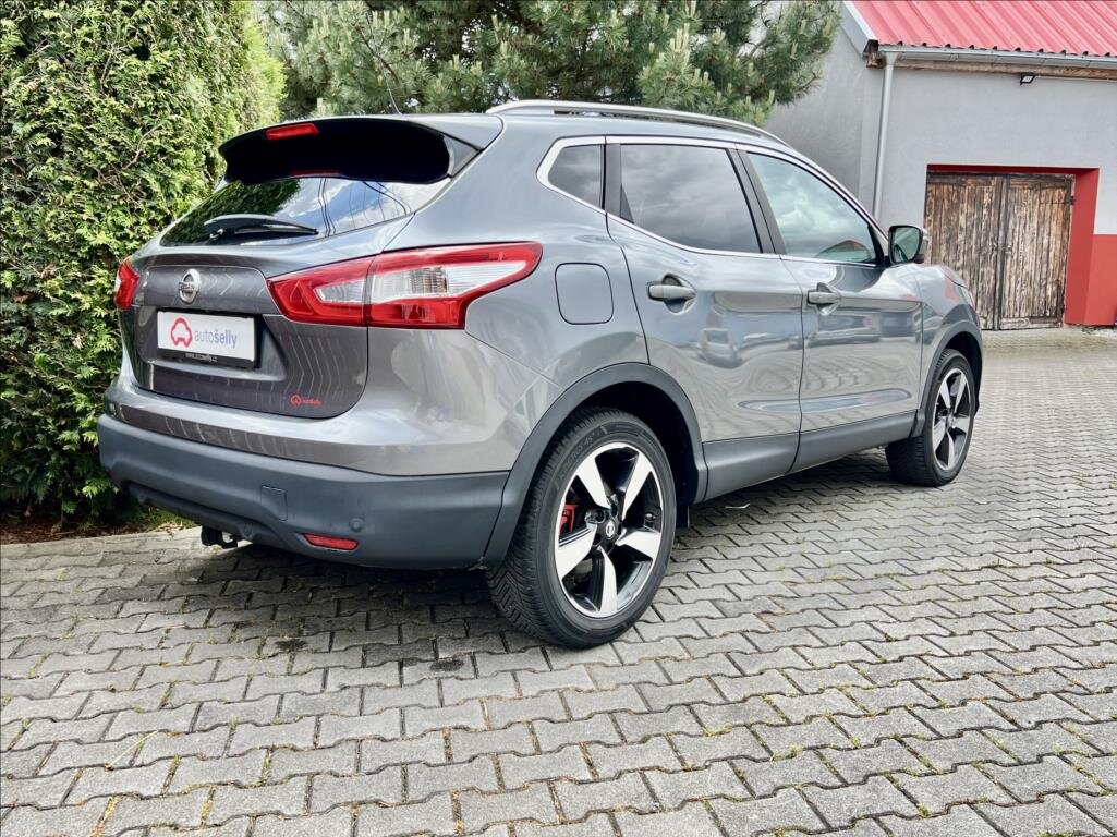 Nissan Qashqai SUV / Terénní 1,6 l 96 kw