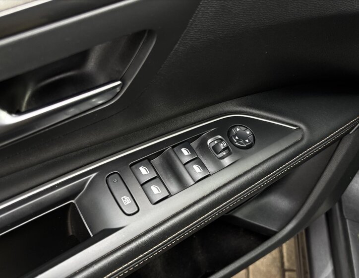 Peugeot 5008 SUV 2,0 l 130 kw