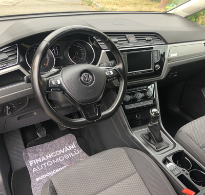 Volkswagen Touran 24