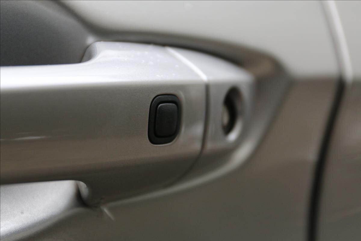 Mitsubishi Outlander SUV / Terénní 2,4 l 162 kw