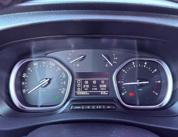 Peugeot Traveller 15