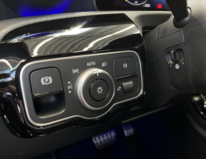 Mercedes-Benz CLA 11