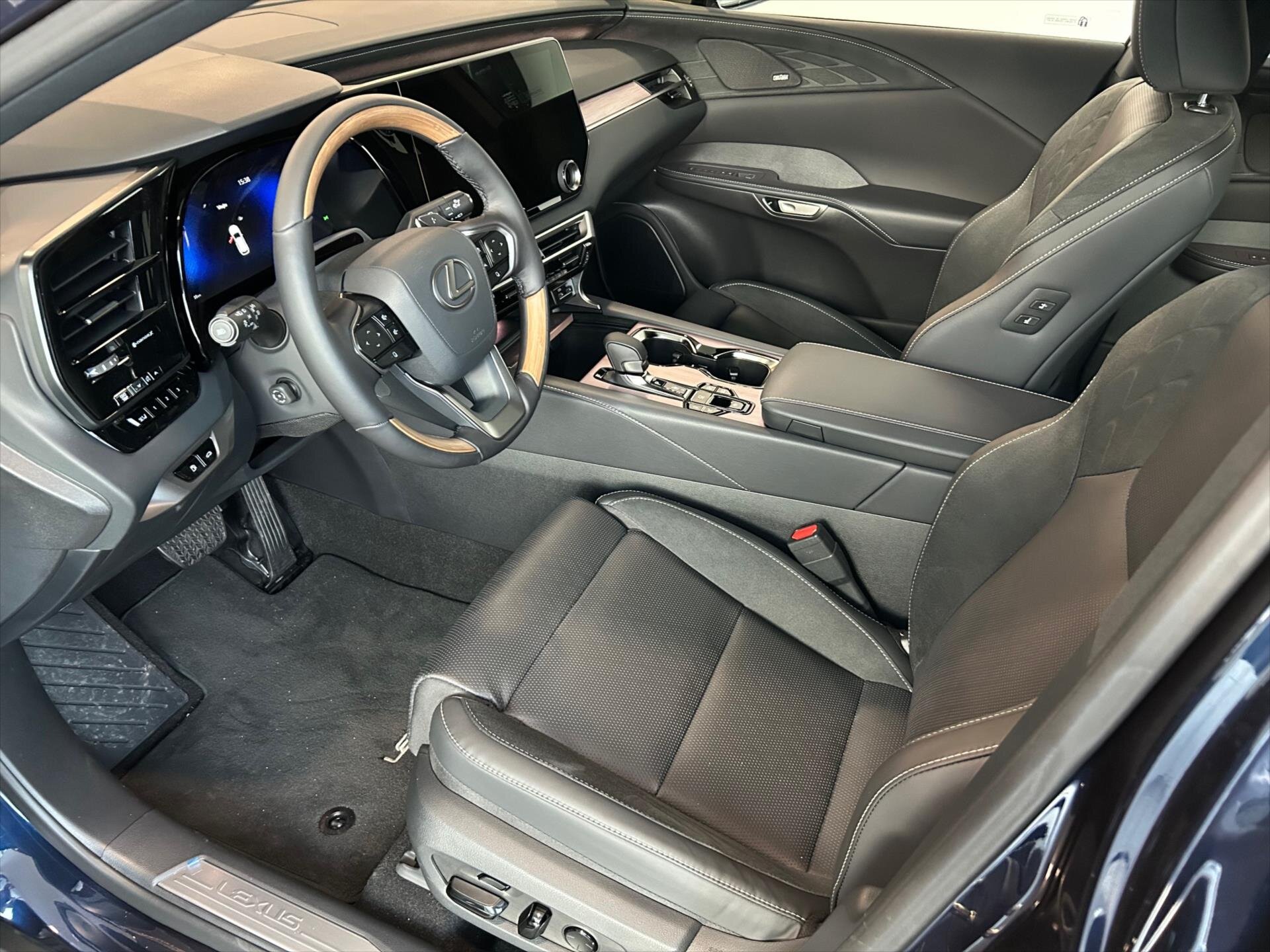 Lexus RX 450h+ SUV / Terénní 2,5 l 227 kw