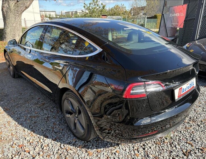 Tesla Model 3 Sedan 0,0 239 kw