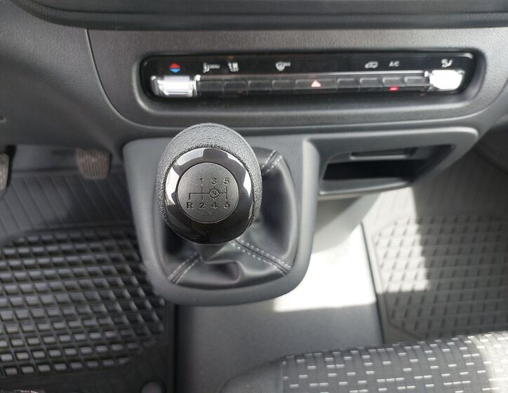 Mercedes-Benz Vito 19