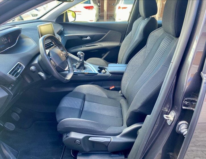 Peugeot 3008 SUV 1,2 l 96 kw