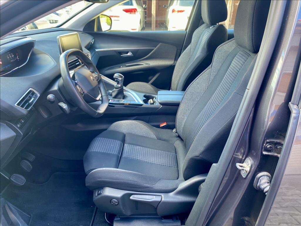 Peugeot 3008 SUV 1,2 l 96 kw