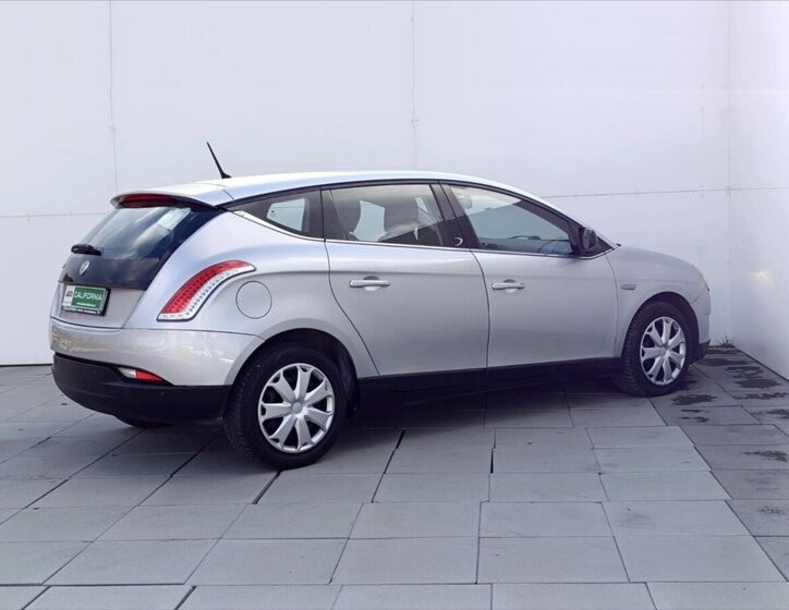 Lancia Delta Hatchback 1,6 l 88 kw