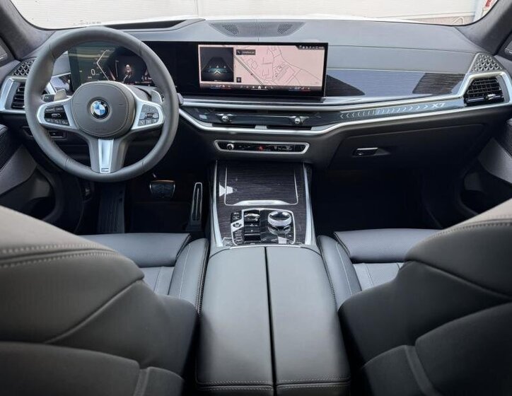 BMW X7 8