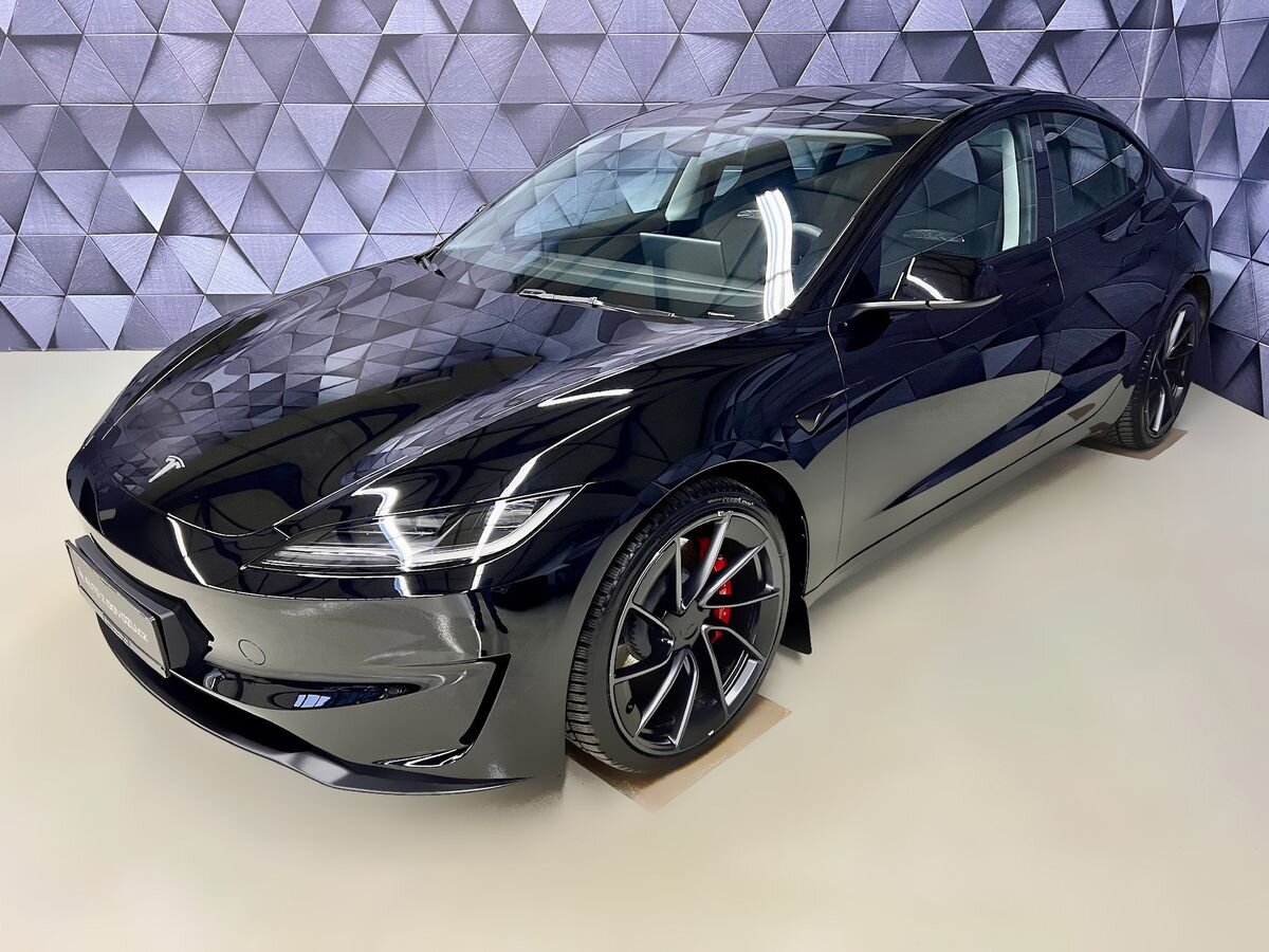 Tesla Model 3 Sedan 0,0 341 kw