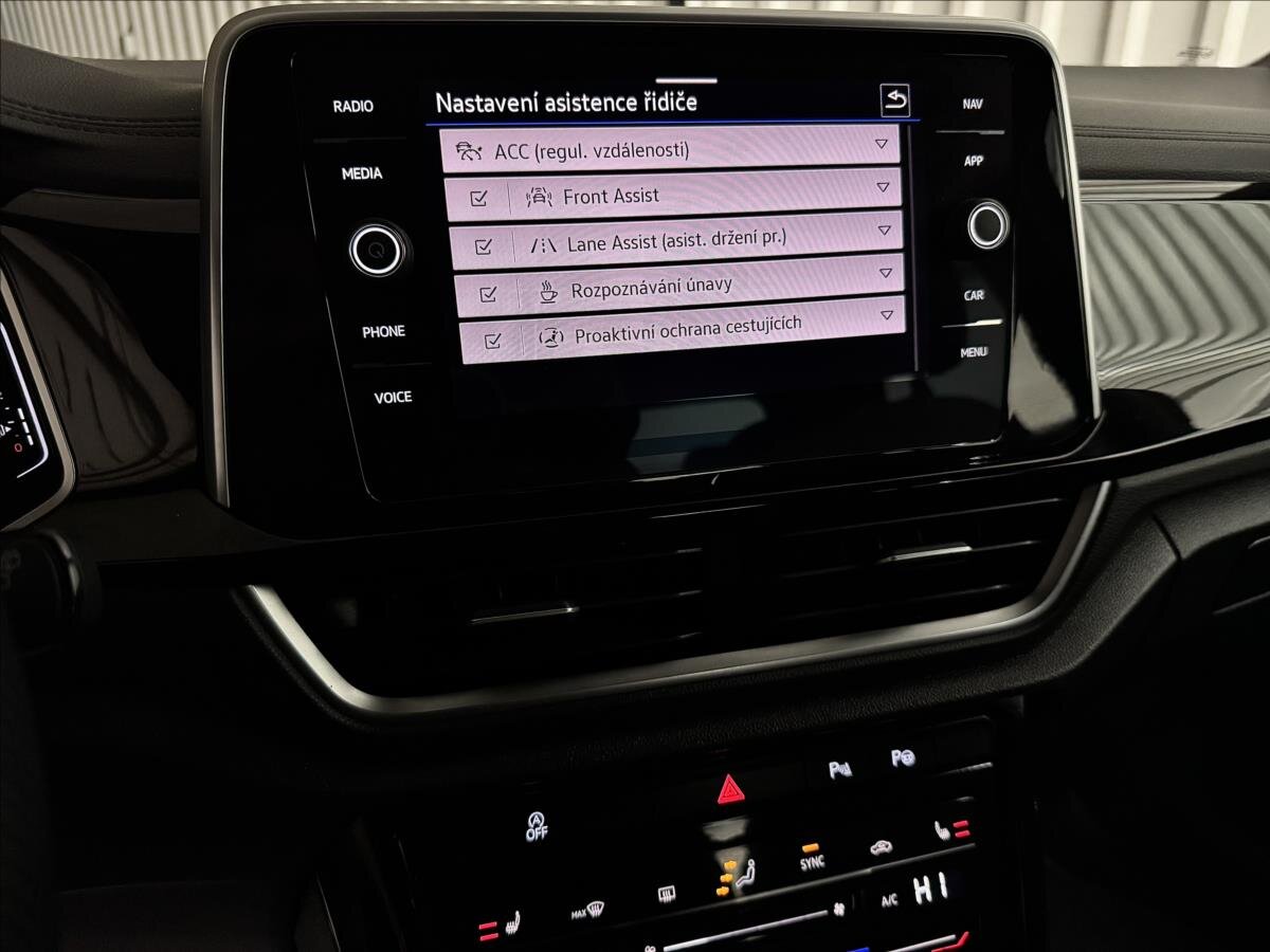 Volkswagen T-Roc SUV / Terénní 2,0 l 140 kw