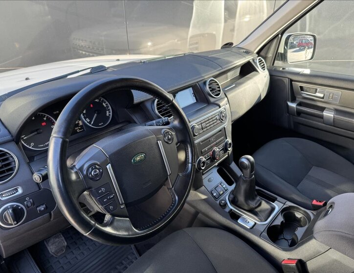 Land Rover Discovery 9