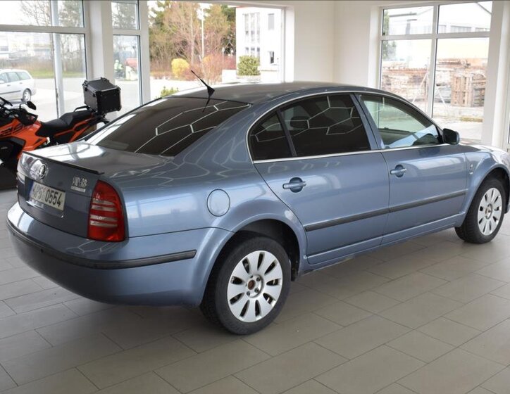 Škoda Superb Sedan / Limuzína 2,8 l 142 kw