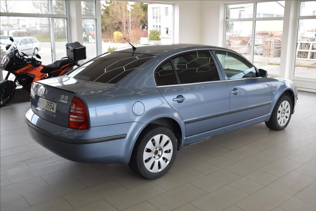Škoda Superb Sedan / Limuzína 2,8 l 142 kw