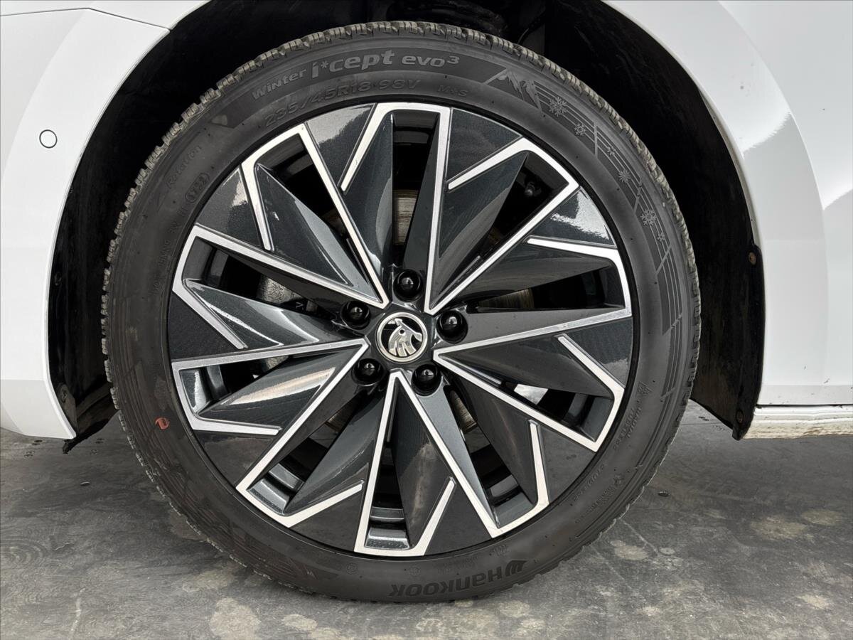 Škoda Superb Sedan / Limuzína 1,4 l 160 kw