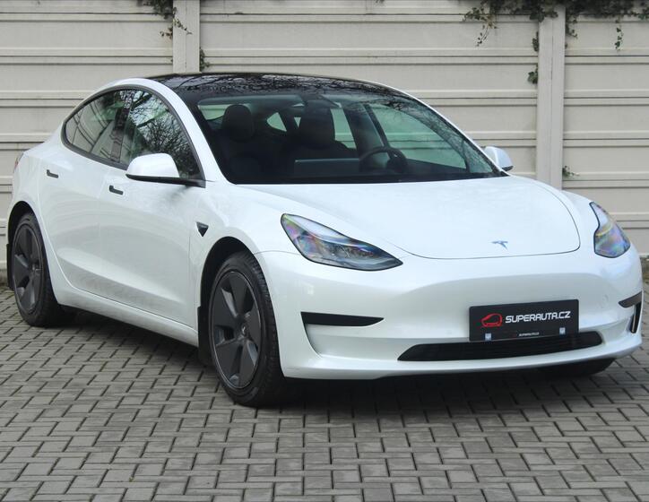 Tesla Model 3 1