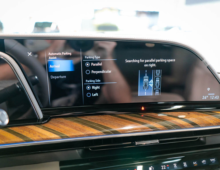 Cadillac Escalade 32