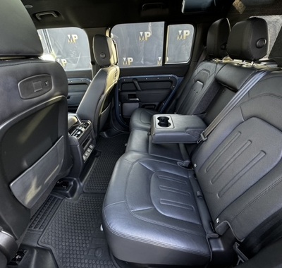 Land Rover Defender 18