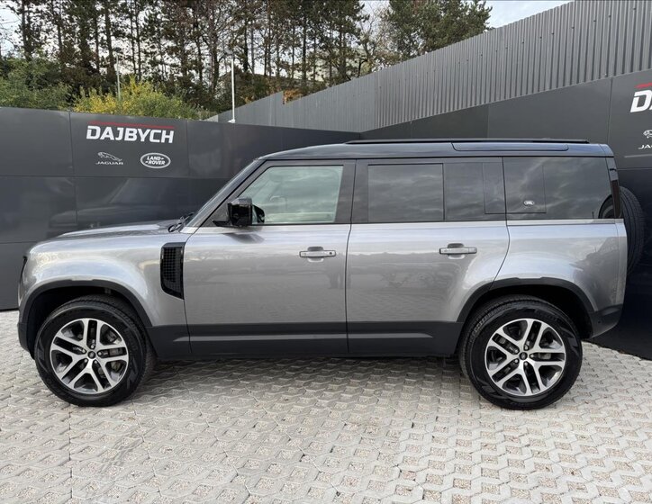 Land Rover Defender 5