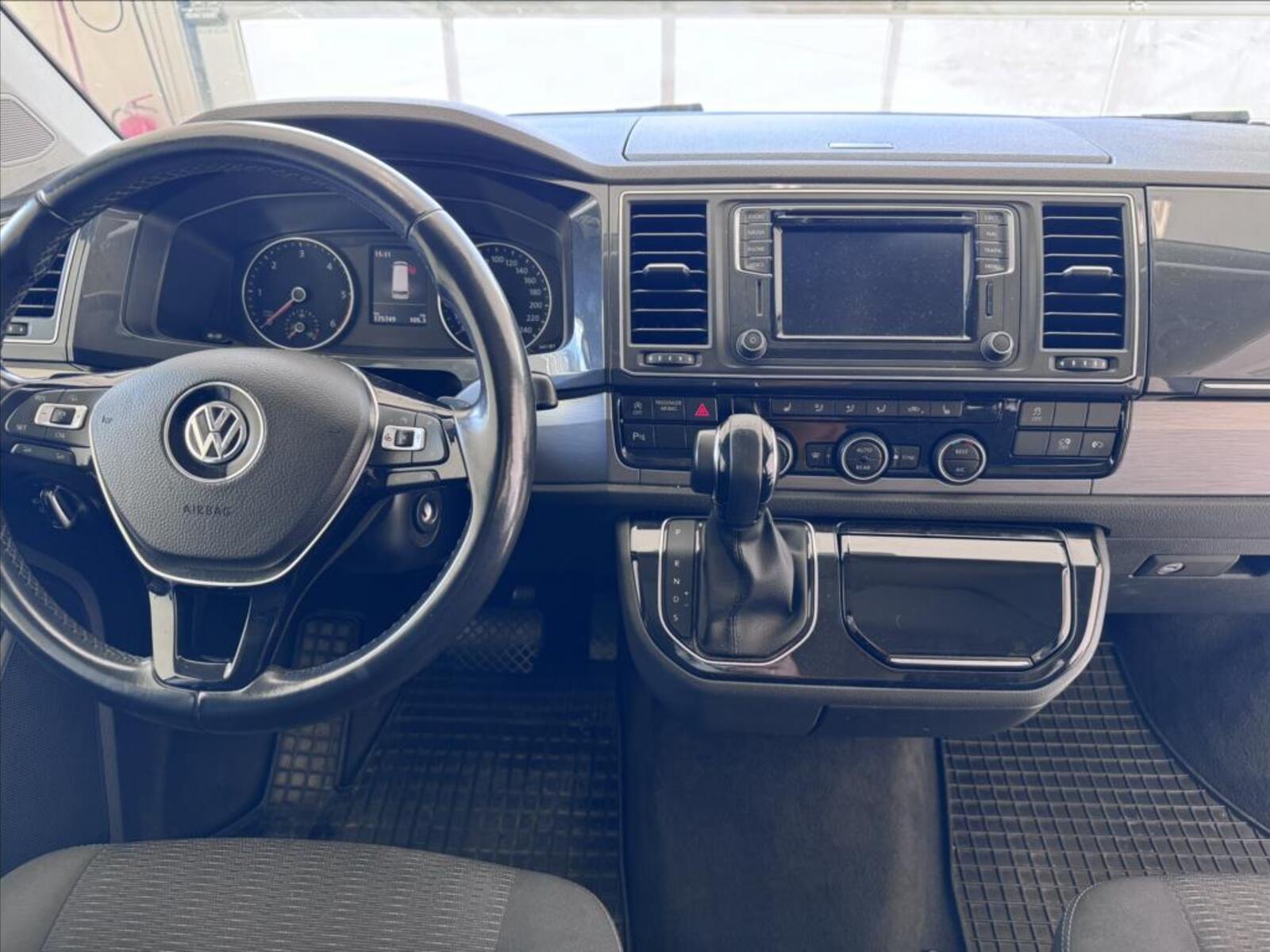 Volkswagen Multivan 11