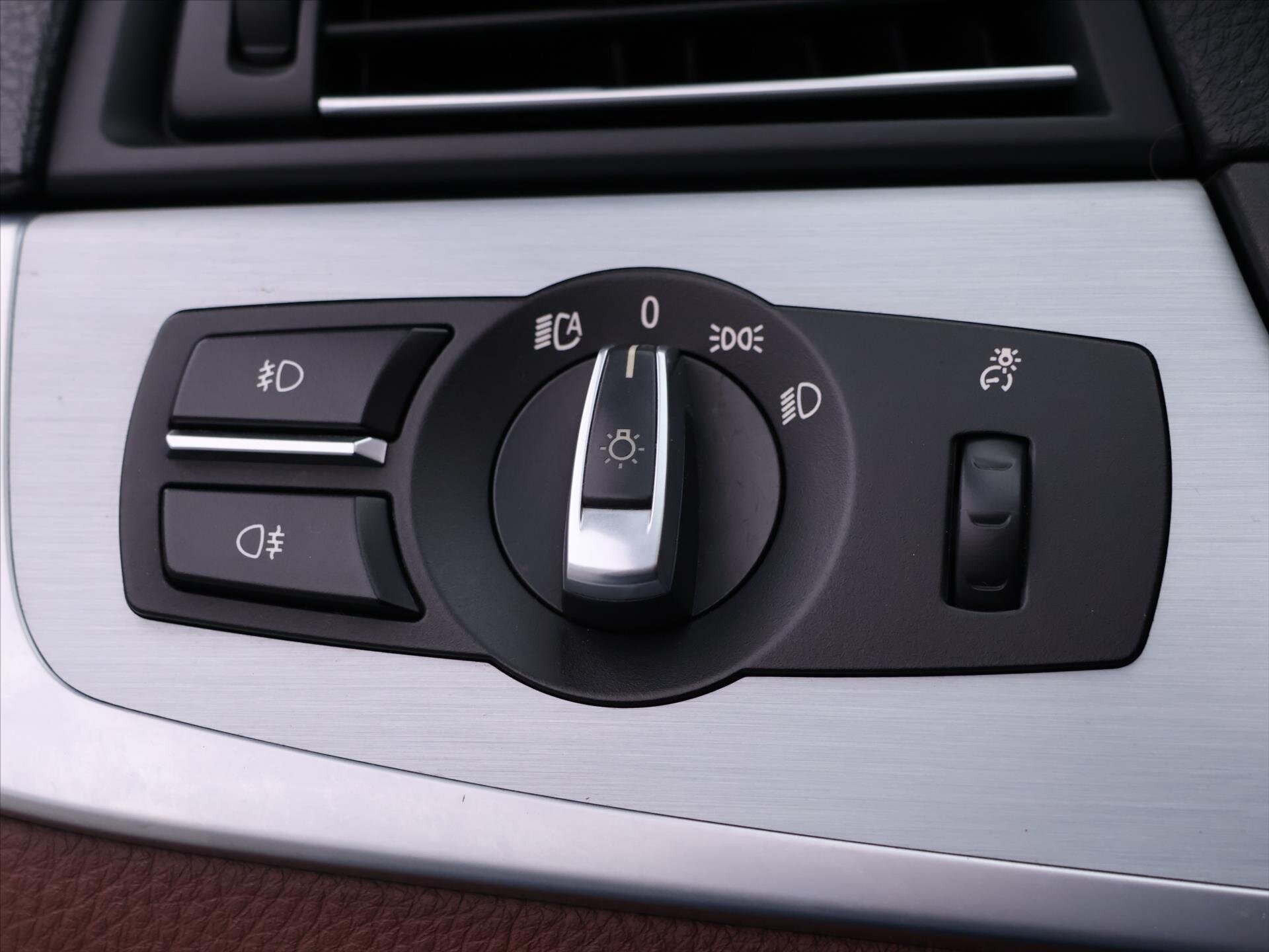 BMW Řada 5 Kombi 3,0 l 190 kw