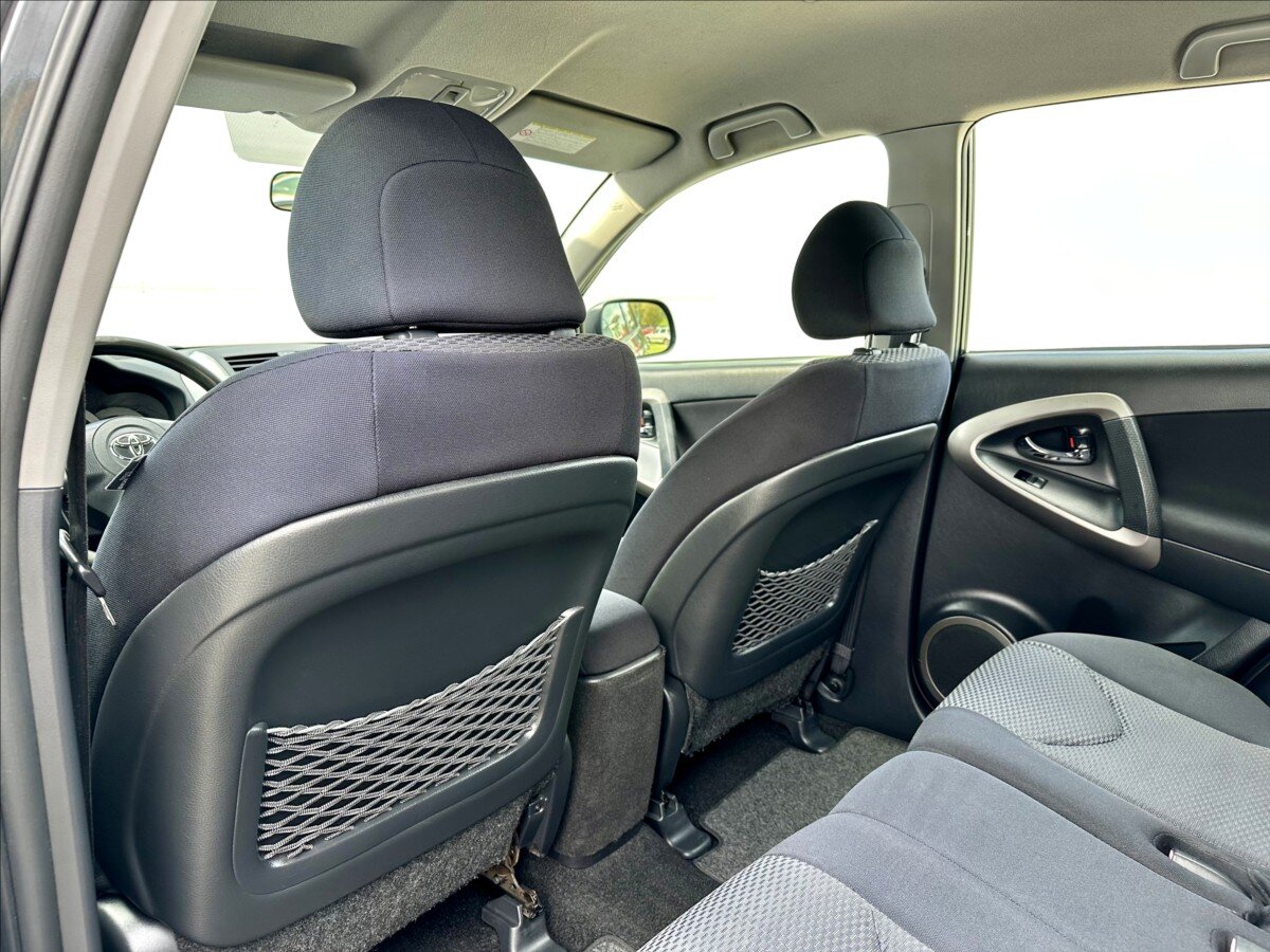 Toyota RAV4 SUV / Terénní 2,2 l 100 kw