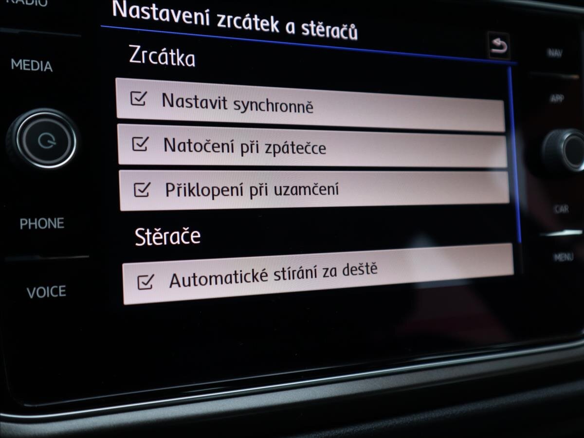 Volkswagen T-Roc CUV / Crossover 1,6 l 85 kw