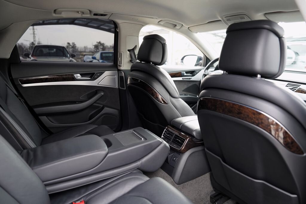 Audi A8 Sedan / Limuzína 3,0 l 213 kw