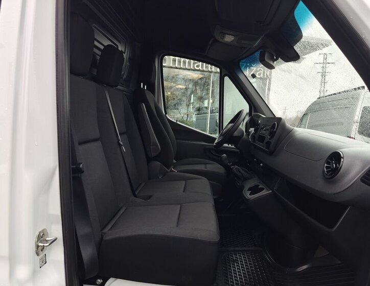 Mercedes-Benz Sprinter 13