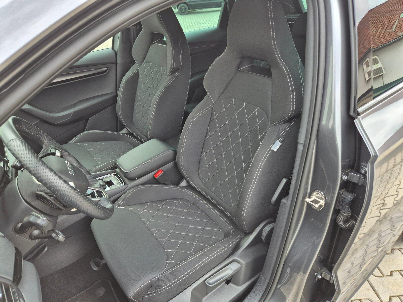 Škoda Karoq SUV / Terénní 1,5 l 110 kw