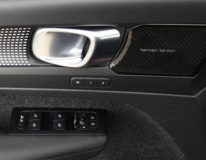 Volvo XC40 SUV / Terénní 2,0 l 145 kw