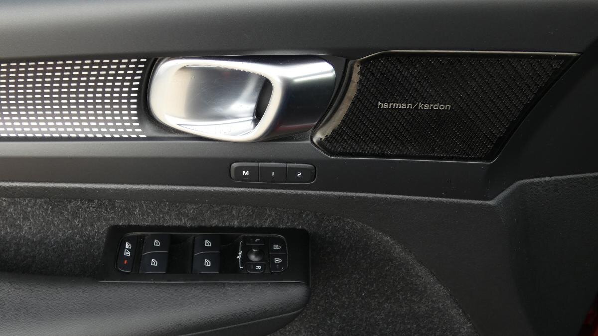 Volvo XC40 SUV / Terénní 2,0 l 145 kw